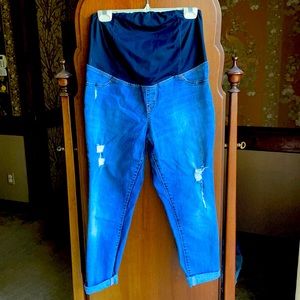 Maternity jeans, nice and stretchy, crop style.